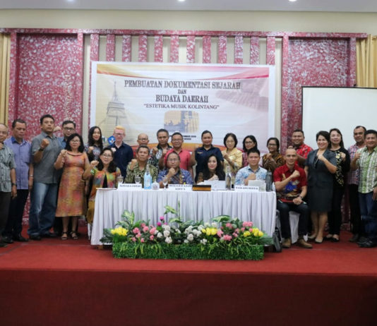 Dekan Fakultas Pariwisata UKDLSM Menjadi Narasumber Dalam FGD Pembahasan “Estetika Musik Kolintang”