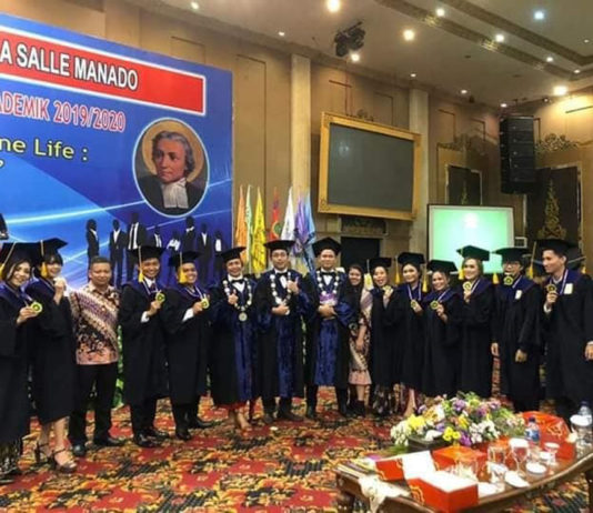 Wisuda Angkatan Pertama Fakultas Pariwisata UKDLSM