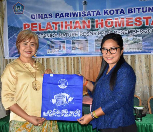 Dosen Fakultas Pariwisata UKDLSM Menjadi Narasumber Dalam Pelatihan Homestay di Kota Bitung