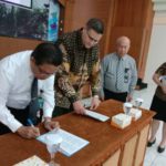 penandatanganan-kerja-sama-ukdlsm-dengan-indomobil-untuk-memperkenalkan-metode-teachcast-with-oxford-03