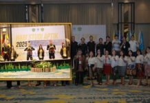 Unit Kegiatan Mahasiswa Nyong Noni De La Salle, Paduan Suara Mahasiswa Berkolaborasi dengan Signum Fidei UKDLSM dan Mahasiswa Penerima Beasiswa YPMAK Unika De La Salle Menjadi Pengisi Acara Dalam Kegiatan Hari Studi APTIK 2025