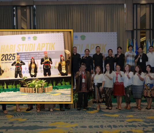 Unit Kegiatan Mahasiswa Nyong Noni De La Salle, Paduan Suara Mahasiswa Berkolaborasi dengan Signum Fidei UKDLSM dan Mahasiswa Penerima Beasiswa YPMAK Unika De La Salle Menjadi Pengisi Acara Dalam Kegiatan Hari Studi APTIK 2025